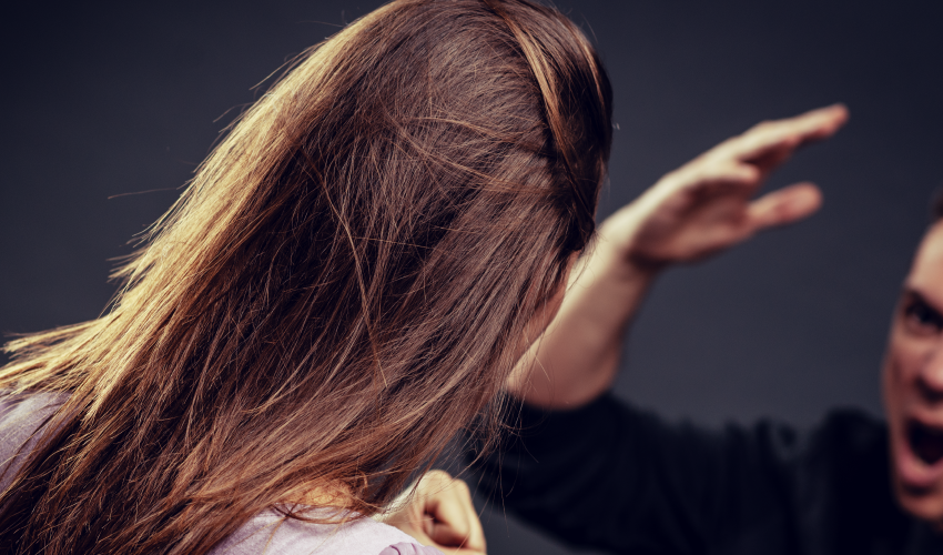 Homem que bateu em mulher por ela pegar carona para voltar do trabalho é condenado