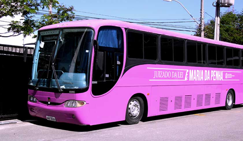 ÔNIBUS ROSA DO JUIZADO ITINERANTE DA LEI MARIA DA PENHA ESTARÁ EM SOORETAMA ESTA SEMANA