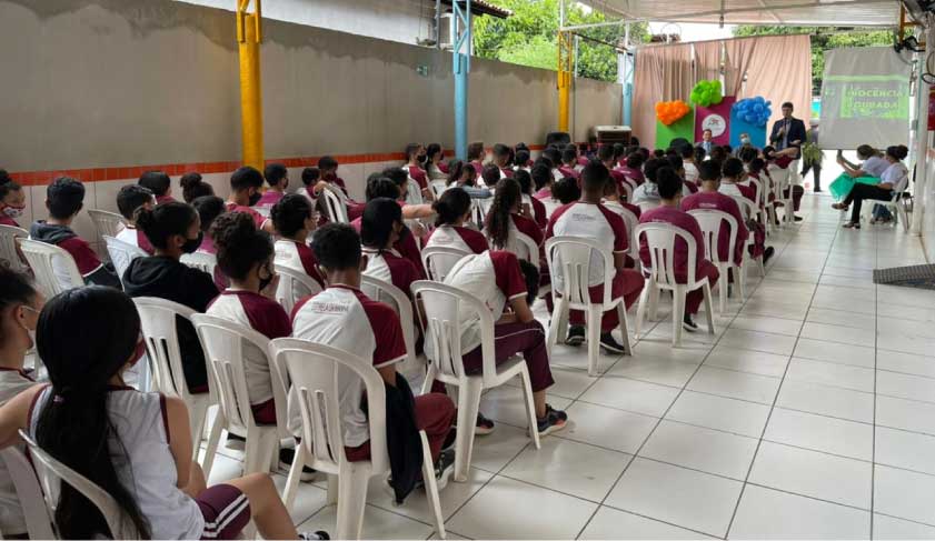 Juízes ministram palestra sobre violência contra crianças e mulheres