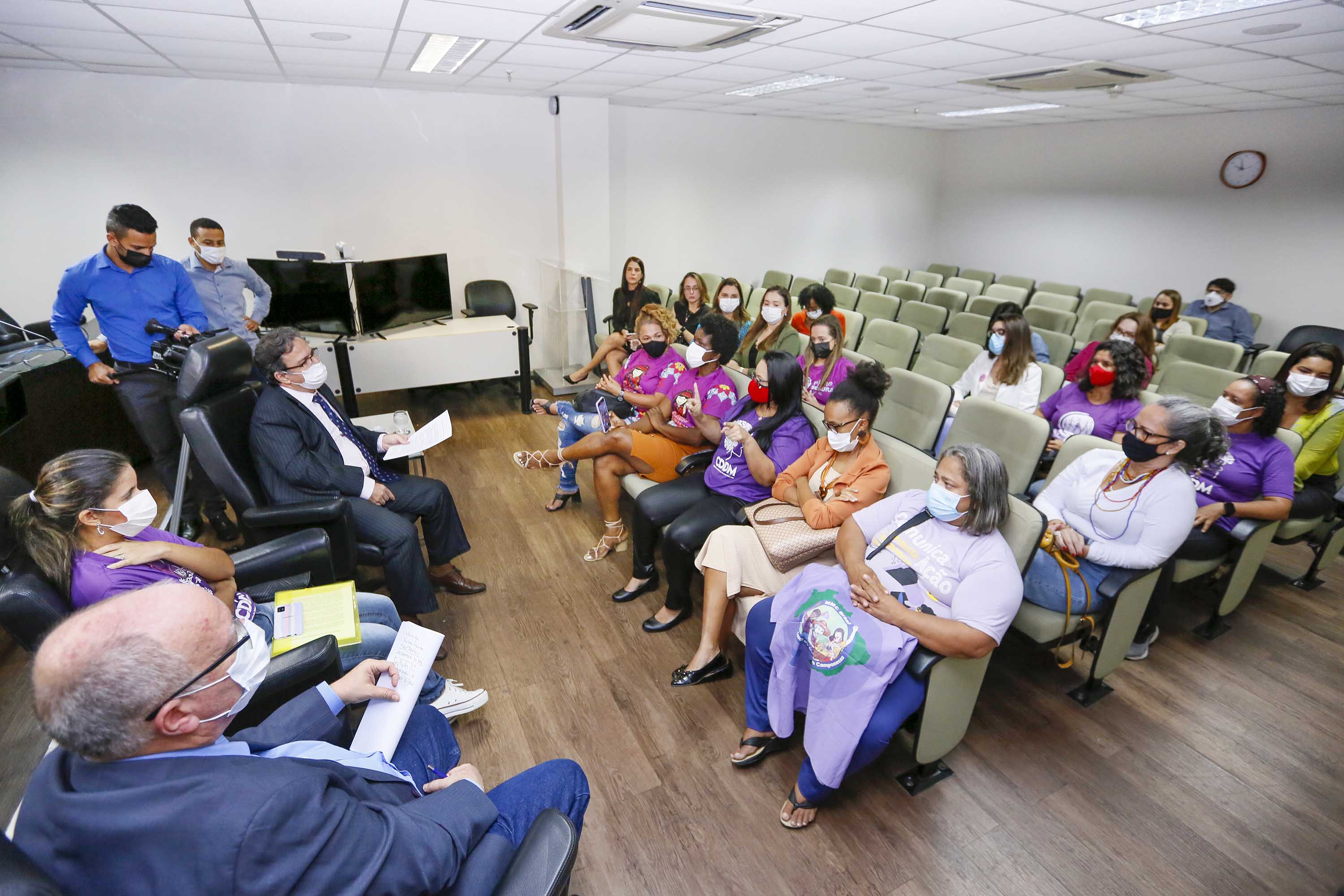 Organizações de defesa das mulheres entregam carta ao TJAL